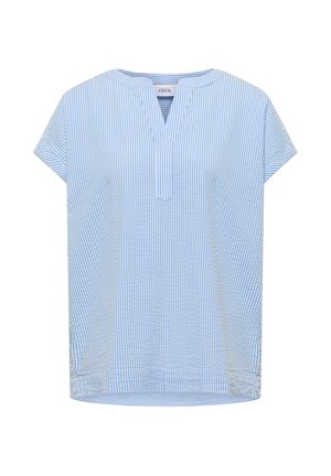 Lyseblå og hvide vertikale stribede bluse med korte ærmer, delt halsudskæring og detaljer med rynket kant.