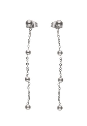 Boucles d'oreilles pendantes en métal argenté avec trois perles rondes reliées par des segments de chaîne, conçues comme des clous d'oreille percés.
