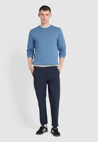 Farah TIM SLIM FIT CREW NECK - Sweatshirt - sheaf blue