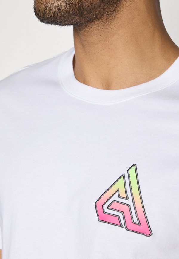 GIANNIS ANTETOKOUNMPO TEE - Print T-shirt4
