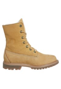 Botte d'hiver lacée en daim beige, avec œillets en métal, doublure en polaire blanche et semelle en caoutchouc robuste, vue de profil sur fond blanc.
