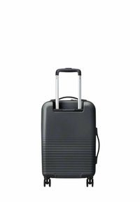 Valigia rigida di colore nero opaco con strisce orizzontali texture, manico telescopico in alluminio e quattro ruote girevoli per una facile mobilità.