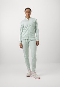 adidas Sportswear ESSENTIALS 3-STRIPES - Trenirka - linen green/white