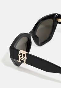 Tommy Hilfiger Sunglasses - black