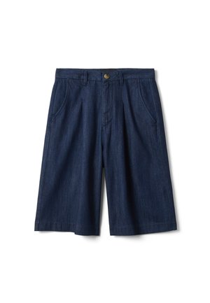 Donkerblauwe denim knielange shorts met plooien aan de voorkant, zijzakken, riemlussen en een knoopsluiting in de tailleband.