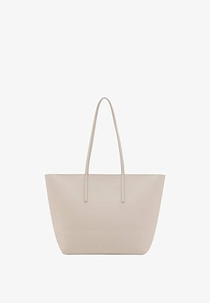Grote beige draagtas met twee lange, dunne schouderbanden, glad oppervlak, eenvoudig ontwerp, gefotografeerd tegen een witte achtergrond.