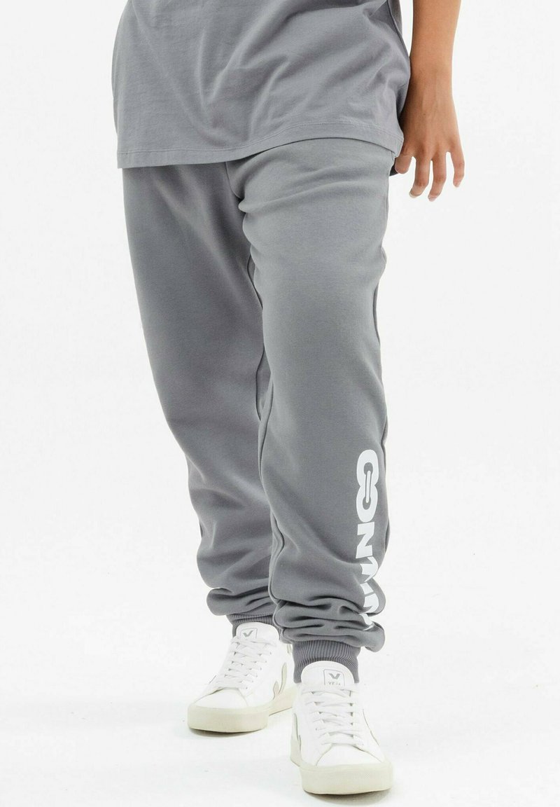 Herren Trainingsanzüge | Hype CONTINU8 CONTINU21022 Jogginghose grey/grau - ZE79762 Herren Trainingsanzüge | Hype CONTINU8 CONTINU21022 Jogginghose grey/grau - ZE79762