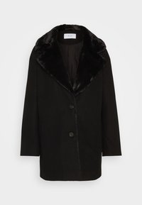 Svart ull-blandad kappa med svart faux fur-krage, tre framknappar och en avslappnad passform. Slät textur och mitt-längd design.