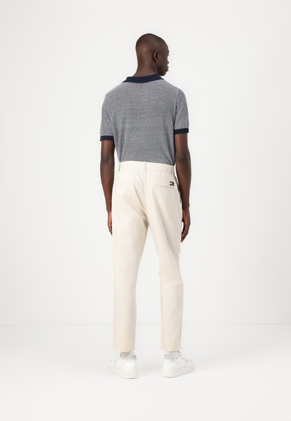 ISAAC PANT - Trousers - newsprint3