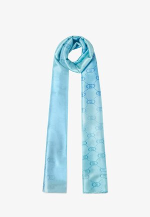 Scarf di seta blu chiaro con una texture liscia, caratterizzato da un motivo di logo ripetuto in tonalità di blu più scuro. I bordi irregolari creano una forma fluida.