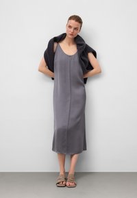 ADOLFO DOMINGUEZ Freizeitkleid - grey