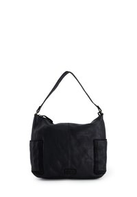 Černá kožená taška přes rameno s kulatým tvarem, splétané detaily na kapsách a jedním nastavitelným popruhem. Na přední straně se nachází logo.
