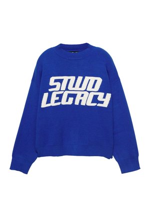 Modrý svetr s kulatým výstřihem a bílým tučným textem "STWD LEGACY" na přední straně, s dlouhými rukávy a žebrovanými manžetami a spodním lemem.