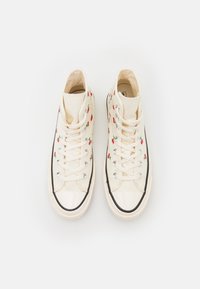 Converse CHUCK 70 - Høye joggesko - egret/black/red