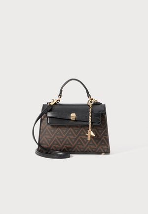Sac à main marron et noir avec un motif géométrique, quincaillerie dorée, anse supérieure et bandoulière amovible. Finition texturée sur le corps.