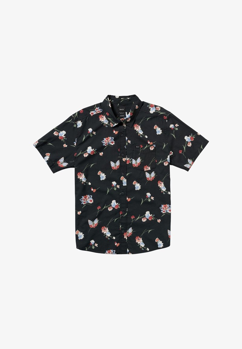 Chemise noire à manches courtes boutonnée avec col, présentant un imprimé floral et papillons aux tons rouges, blancs et bleus.