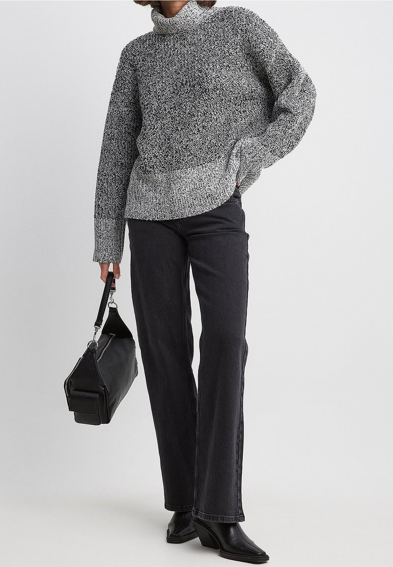 NA-KD Sweter
