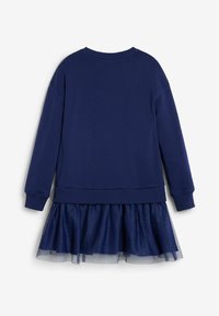 Felpa blu navy con maniche lunghe e una texture morbida, con un sovraccoperta in tulle luccicante per un tocco in più.