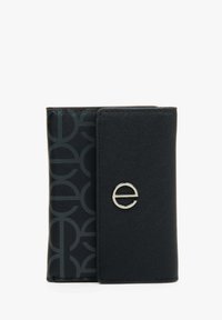 Zwarte portemonnee met een gladde buitenkant en een gemusterde zwarte sectie. Zilverkleurige hardware toont een embleem van de letter "e". Compact rechthoekig ontwerp.
