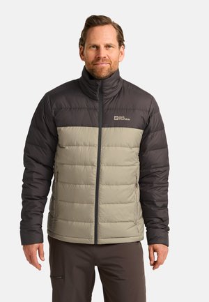 Gestepptes Jackett mit hohem Kragen, präsentiert ein zweifarbiges Design in Dunkelgrau und Beige, hergestellt aus glattem, leichtem Material. Mit Front-Reißverschluss.
