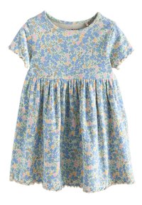 Blommig klänning med korta ärmar, ribbad struktur, pastellfärger och vågig fåll. Har ljusblå blommor på en krämfärgad bakgrund.