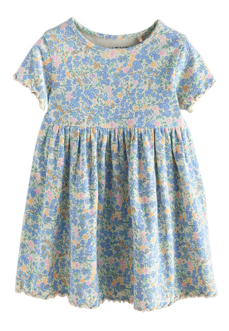 Blommig klänning med korta ärmar, ribbad struktur, pastellfärger och vågig fåll. Har ljusblå blommor på en krämfärgad bakgrund.