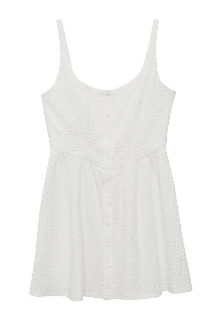 Robe sans manches blanche en tissu texturé, avec un boutonnière à l'avant et un design de jupe évasée. Matériau lisse et léger.