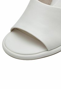 Tamaris Natikače na petu - white