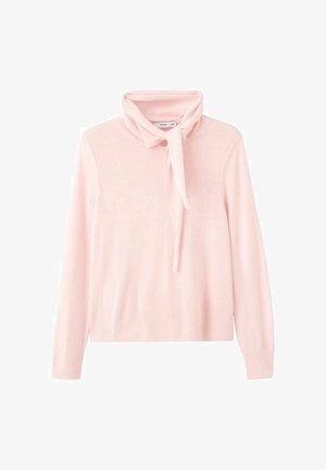 Maglione rosa chiaro realizzato in un morbido tessuto a maglia, caratterizzato da un colletto alto con un accento annodato e polsini e orlo a coste.