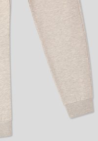 Jasnoszare dresy wykonane z miękkiego materiału, z elastycznymi ściagaczami, bocznymi szwami i gładką teksturą. Prosty design bez wzorów.