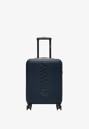 Valigia rigida di colore blu navy con logo in rilievo, manico nero retraibile e quattro ruote per una facile manovrabilità.