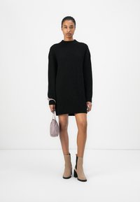 DRYKORN ELSTERI - Džemperkleita - black