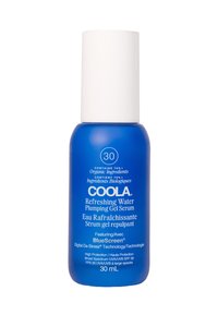 COOLA erfrischendes Wasser-Plumping-Gel-Serum in einer blauen Flasche mit einem weißen Deckel. Enthält 70 % Bio-Zutaten, SPF 30 Schutz, 30 mL Größe.