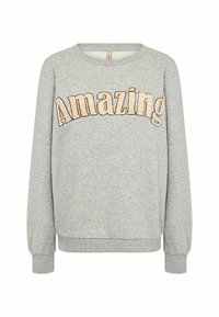 Szürke pulóver hosszú ujjakkal és kerek nyakkivágással, az elején nagy, bézs színű hímzett "Amazing" felirattal.