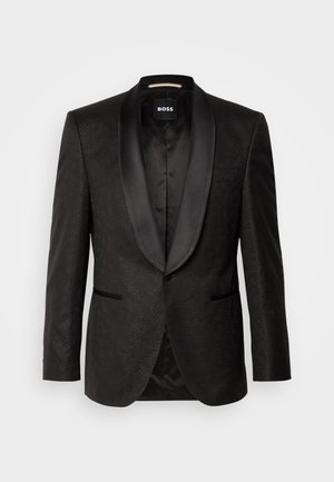 Schwarze Smokingjacke mit satinierter Revers, strukturiertem Stoff, zwei Vorderaschen und einem Ein-Knopf-Verschluss. Das Etikett trägt die Aufschrift "BOSS."