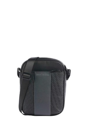 Petit sac bandoulière noir Armani Exchange avec bandoulière réglable, motif diagonal texturé, poche avant zippée et panneau vertical lisse.