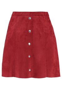 Gonna mini in suede rossa con forma svasata, cinque bottoni a pressione metallici sul davanti e una consistenza liscia su tutto il tessuto.