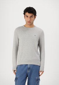 Tommy Hilfiger - ESSENTIAL CREW NECK - Jumper - light grey heather Thumbnail Image 1