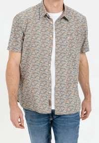 Korte mouwen overhemd met knoopsluiting in een blauw, oranje en wit bloemenpatroon, gemaakt van lichtgewicht stof. Kenmerkt een klassieke kraag en een gebogen zoom.