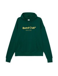 Sudadera con capucha verde con un bolsillo frontal tipo canguro. Presenta texto amarillo "Bored Club™" y "WHAT A TIME TO BE ALIVE" en el pecho. Material de algodón suave.
