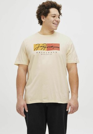Beige tričko s krátkým rukávem vyrobené z bavlny, zdobené multibarevným grafickým designem s textem "Jack Jones Originals" v černé barvě.