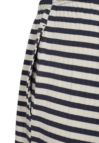 Gerippte Stoffhose mit navy-blauen und cremefarbenen horizontalen Streifen, elastischem Bund und seitlichen Taschen mit Schlitzdetails.