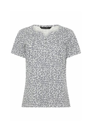 Witte blouse met korte mouwen en zwart bloemenpatroon, ronde halslijn met knoopsluiting, en een licht getailleerde pasvorm.