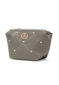 Bustina cosmetica trapuntata grigia con dettagli in metallo dorato e borchie decorative. Presenta una chiusura a zip e un emblema rotondo con il logo sulla parte anteriore.