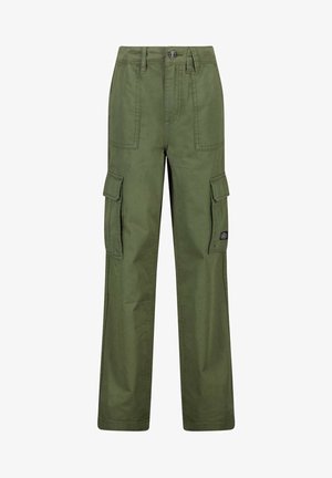 Oliwkowe spodnie bojówki z przednimi kieszeniami na klapki, prostymi nogawkami, szlufkami na pasek i zapięciem na guzik w pasie.