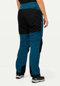 Ulla Popken HYPRAR MULTIFUNCTIONAL DURABLE INSET TREKKING - Kalhoty - dunkles petrol