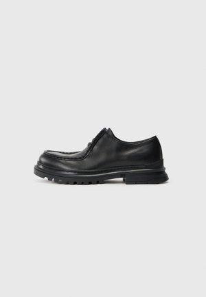 LEWIS - Paeltega jalanõud - black
