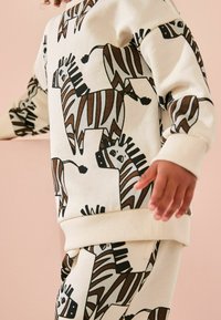Next ALL OVER CHARACTER AND JOGGERS SET - Træningssæt - ecru zebra
