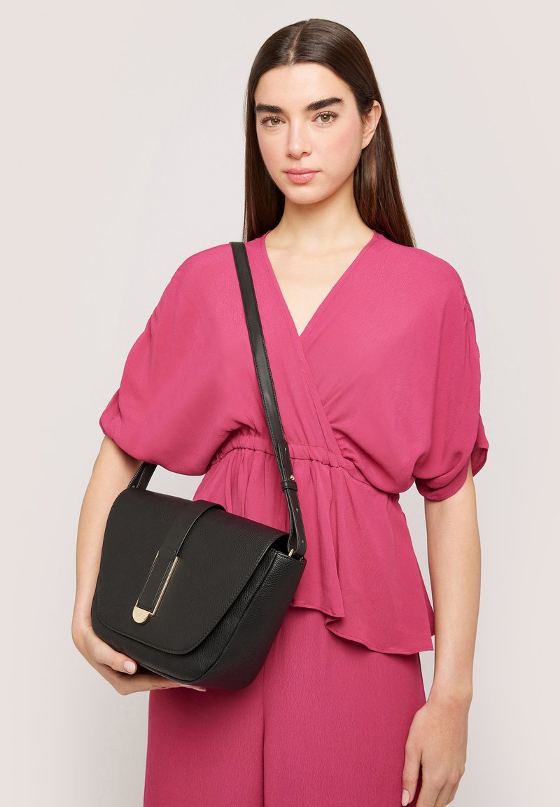 Fiorelli AALIYAH SHOULDER PLAIN Handbag black Zalando.ie