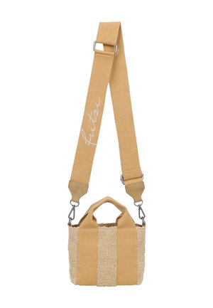 Beige Sherpa-Tote mit breitem verstellbarem Tragegurt, verziert mit Metallclips und der in Schreibschrift gestickten Aufschrift "fut tri".